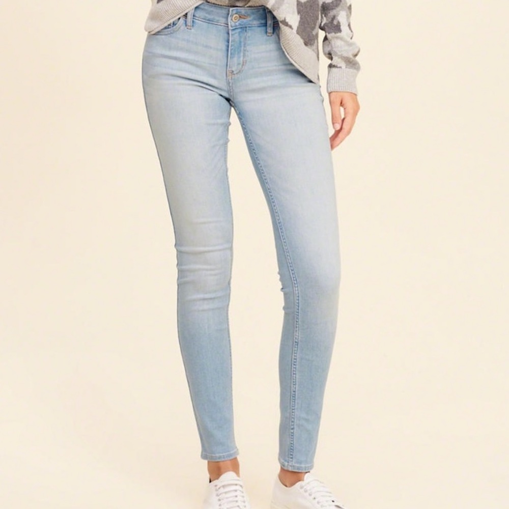 HOLLISTER BLUE JEANS